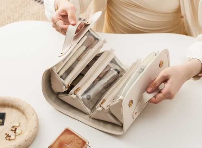 Folding portable makeup bag